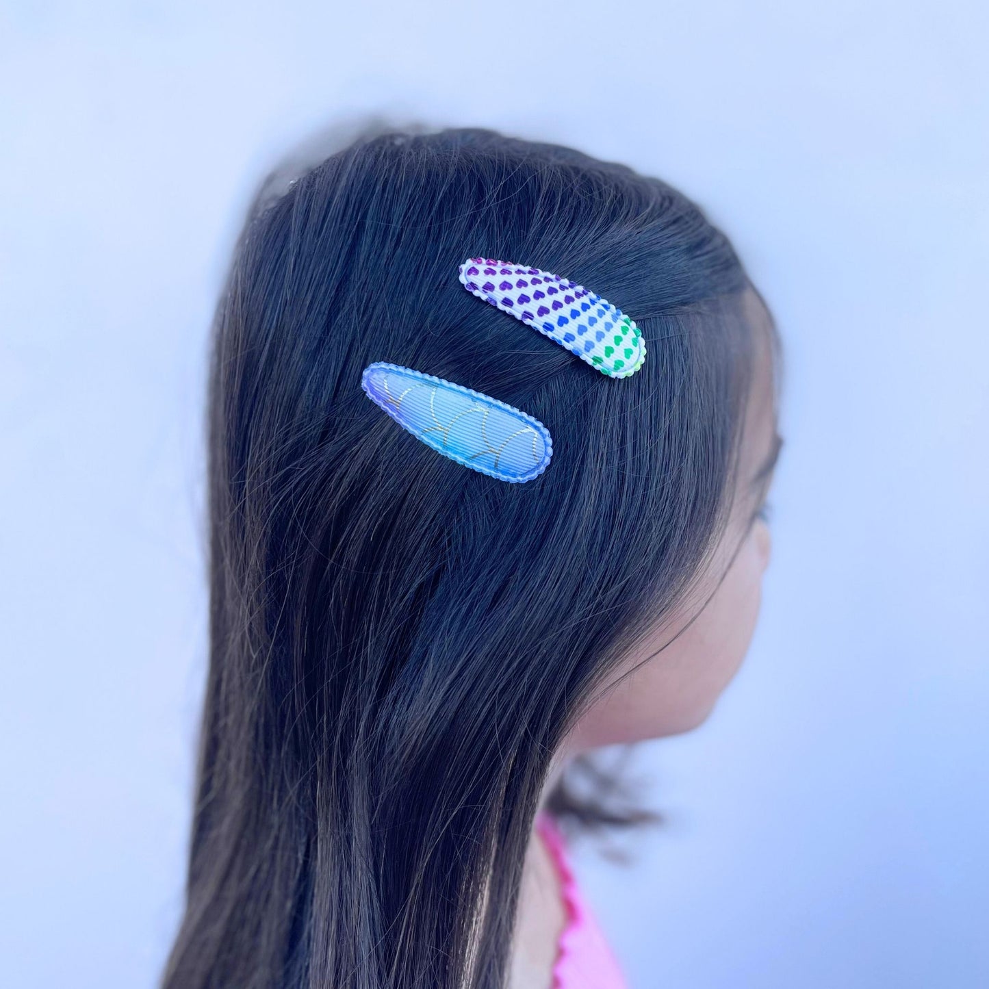 Cute kids rainbow hair clip, designed to brighten up hairstyles with a playful and colorful design, ideal for any occasion.