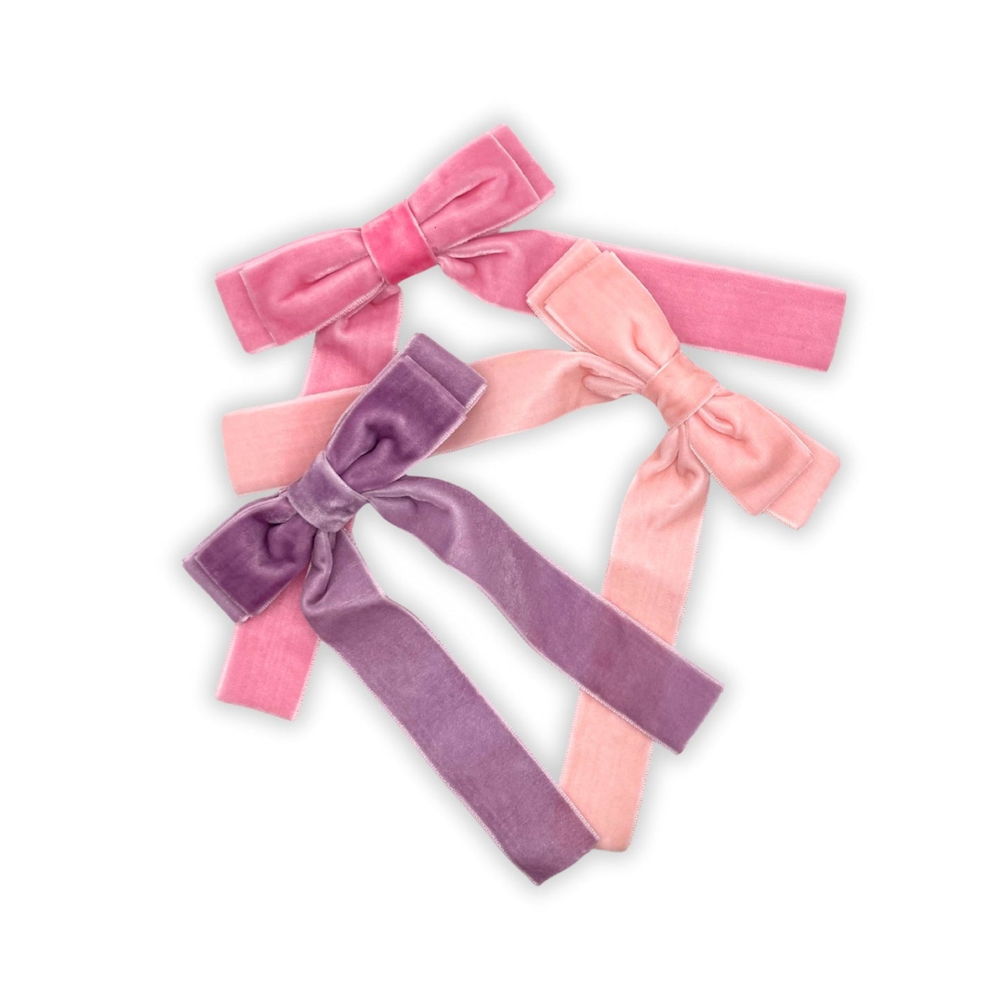 Stylish velvet hair bows, ideal accessories to elevate any look, bringing a touch of elegance to every hairstyle.