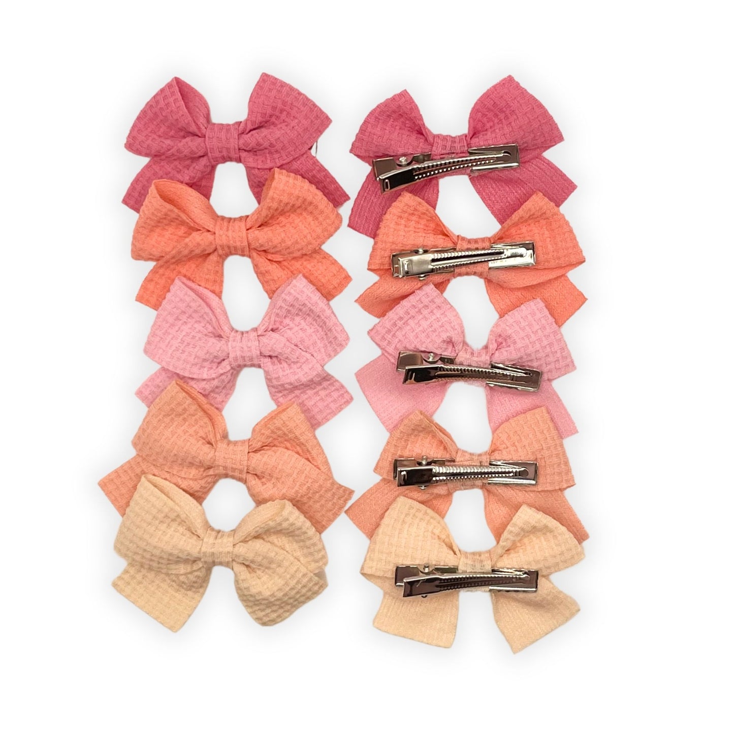 Waffle knit hair bow clips for kids, perfect for creating a textured, stylish look. Great for school, playdates, or parties.