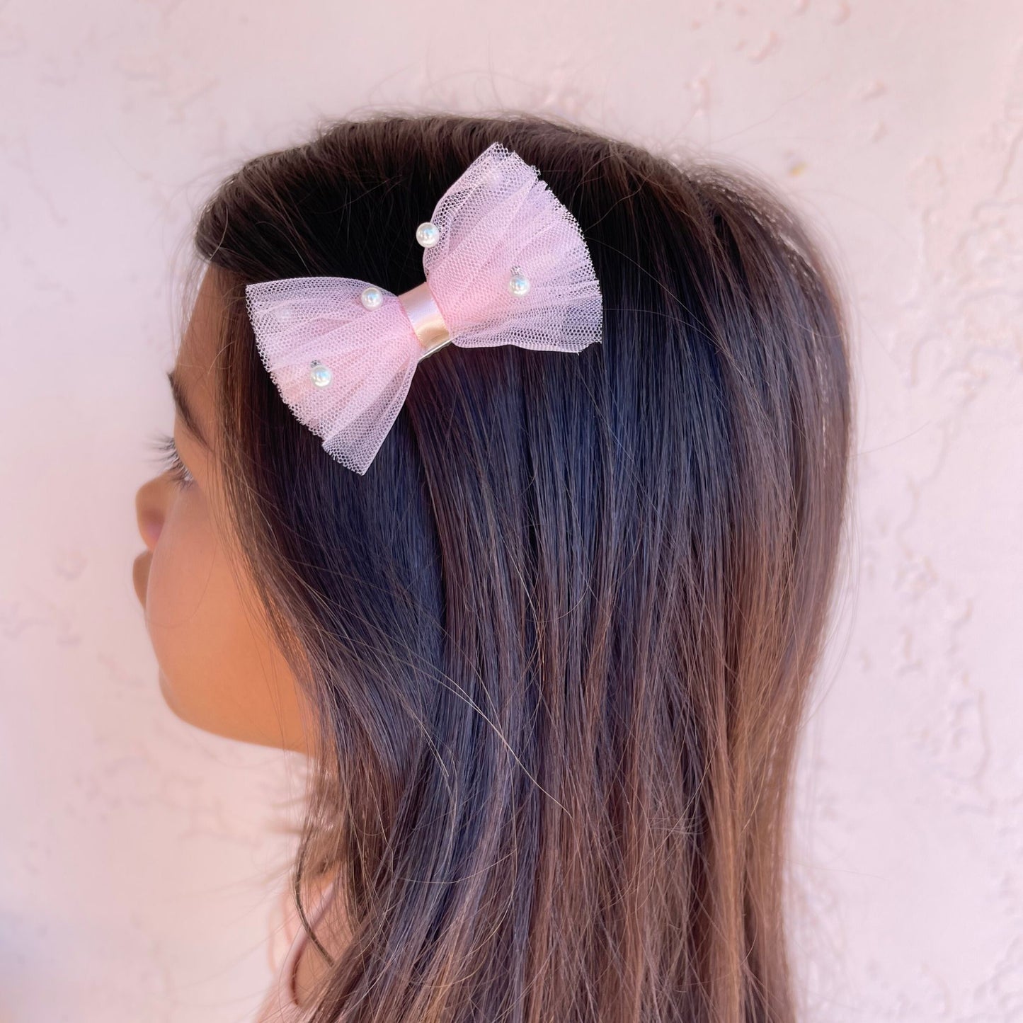 Fun kids hair bow clip with tulle and pearls, perfect accessory to use for any occasion. 