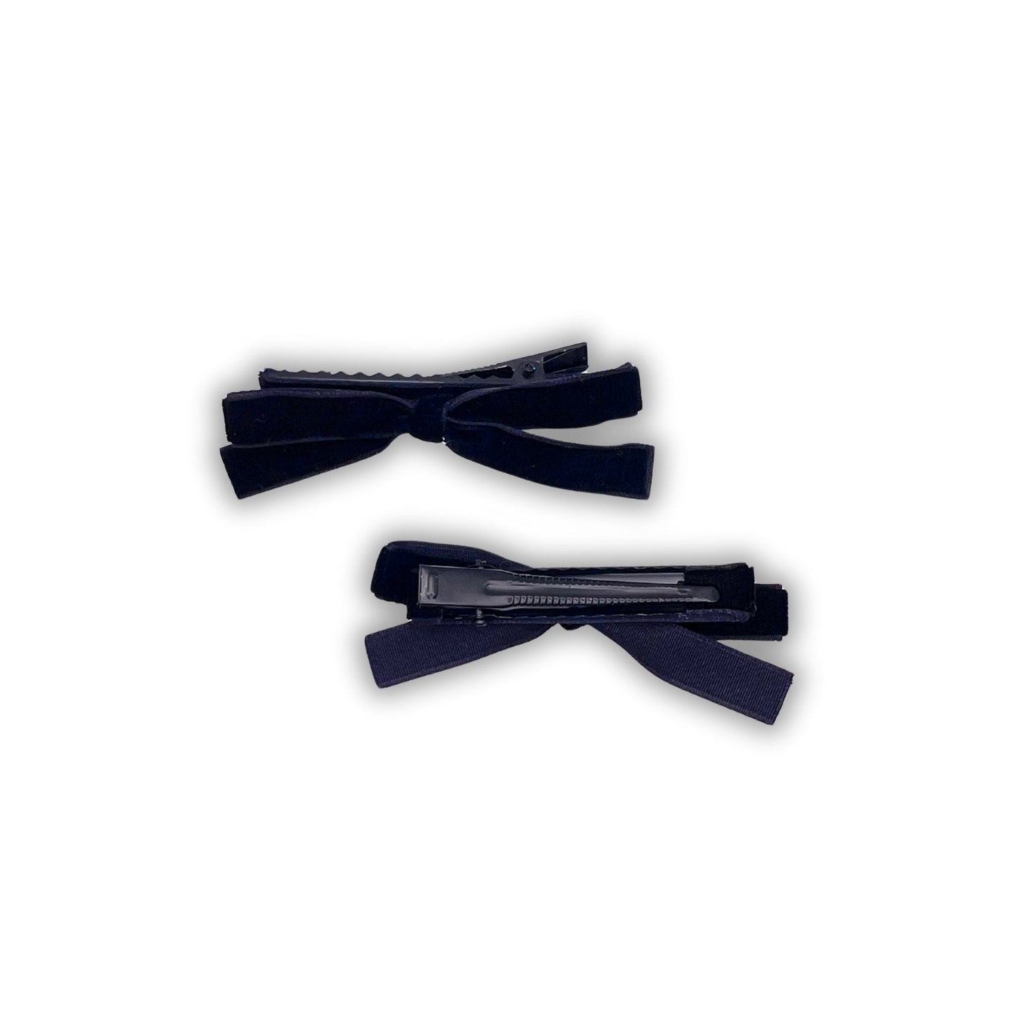 Velvet hair bow clips, designed for comfort and style. Ideal for everyday wear or special occasions.